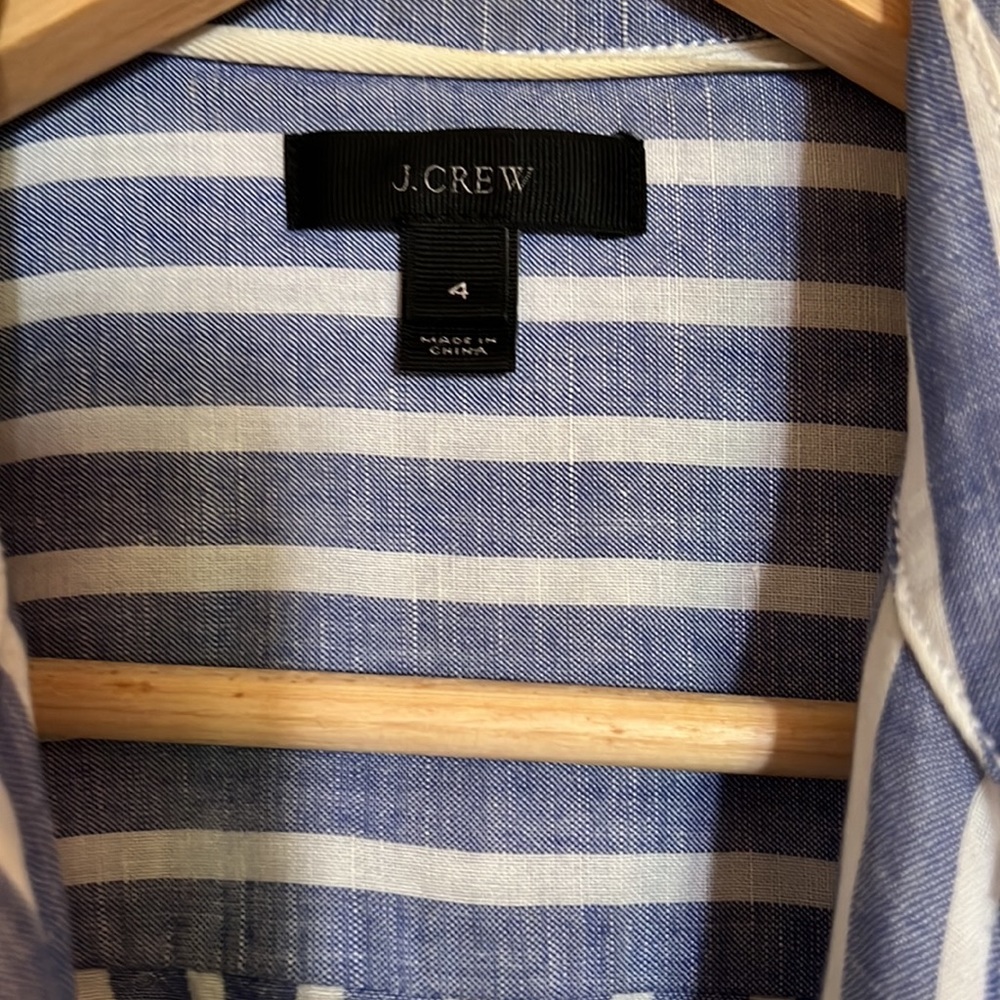 Woman’s blouse - Picture 2 of 3